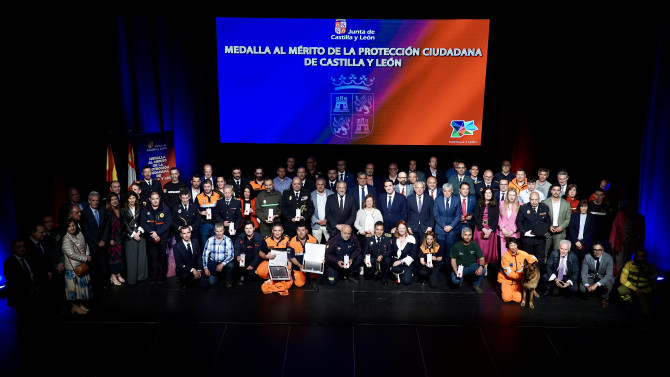Celebración del acto de entrega de las Medallas al Mérito de la Protección Ciudadana de Castilla y León 2024, al que asisten el consejero de Medio Ambiente, Vivienda y Ordenación del Territorio, Juan Carlos Suárez-Quiñones, y el presidente de las Cortes, Carlos Pollán
