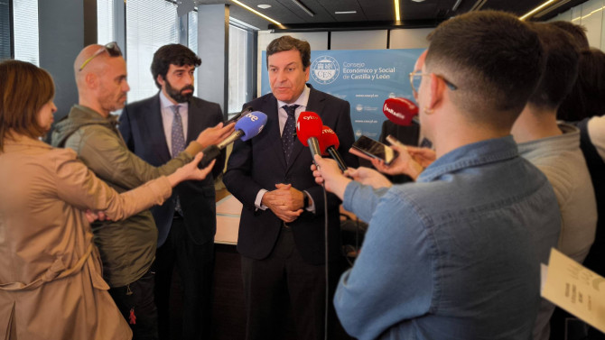 Carlos Fernández Carriedo, consejero de Economía y Hacienda, durante  un evento en Valladolid.