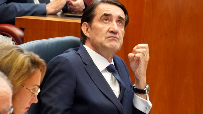 ICAL. Juan Carlos Suárez-Quiñones, consejero de Medioambiente, recibe el respaldo de la Junta en el Pleno de las Cortes.