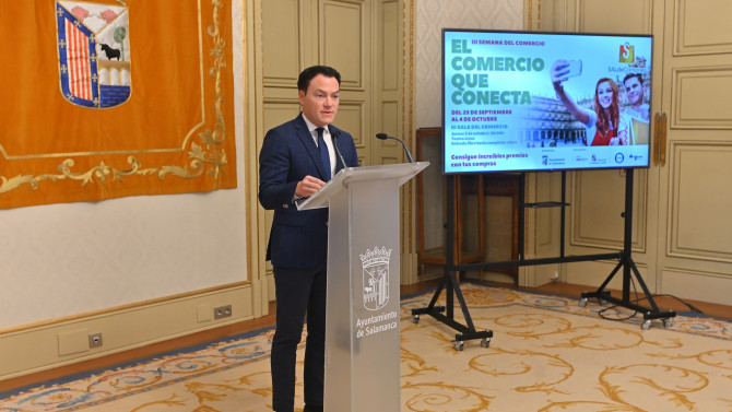 El Concejal de Comercio, Pedro Martínez Córdoba, durante la presentación de los actos.
