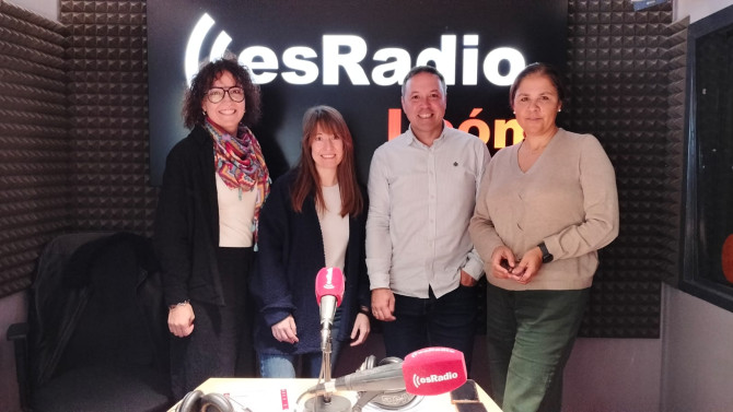Ana Rivero, Eva Galván y Jessica Díez con Arturo Martínez en 'Es la Mañana de León'