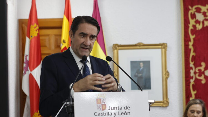 El consejero de Medio Ambiente, Vivienda y Ordenación del Territorio, Juan Carlos Suárez-Quiñones, en su vista a Ólvega. 