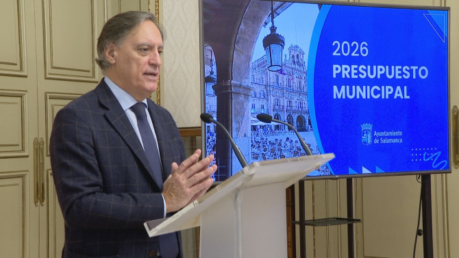 El Alcalde de Salamanca, Carlos García Carbayo durante la presentación de los presupuestos