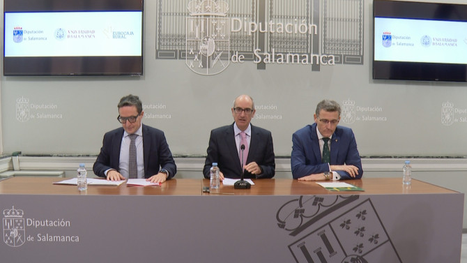 Representantes de las tres instituciones durante la firma del acuerdo