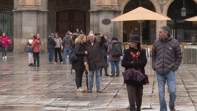 Turistas en la Plaza Mayor de Salamanca