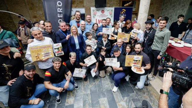 Foto de familia de todos los finalistas.