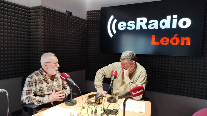 Antonio Gómez, miembro de la Asociación Leonesa de Astronomía, durante la entrevista en el programa Manos Arriba