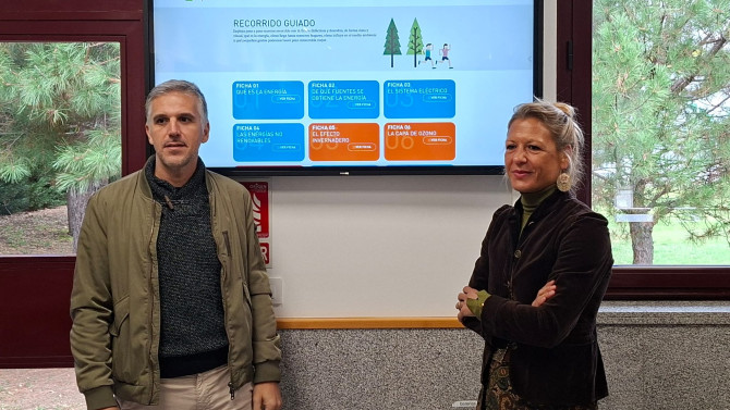 La Concejala de Medio Ambiente, María José Coca, durante la visita al Aula de las Energías