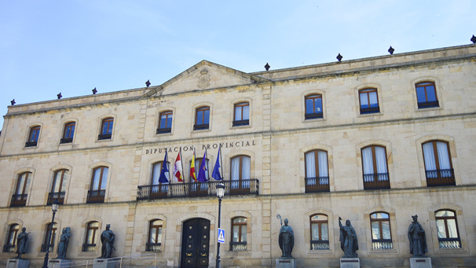 Fachada principal de la Diputación Provincial de Soria.