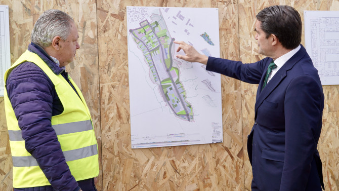 ICAL / El consejero de Medio Ambiente, Vivienda y Ordenación del Territorio, Juan Carlos Suárez-Quiñones, visita las obras del nuevo edificio institucional en el Parque Tecnológico de León