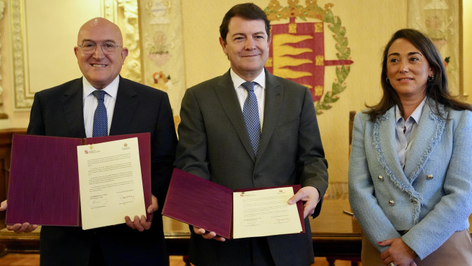 ICAL. De izquierda a derecha: el alcalde de Valladolid, Jesús Julio Carnero; el presidente de la Junta de Castilla y León, Alfonso Fernández Mañueco; y la consejera de Movilidad, María González Corral.