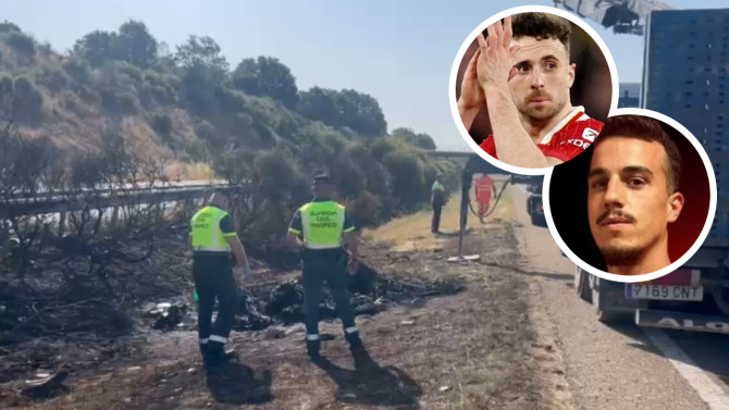 Agentes de la Guardia Civil inspeccionan los restos calcinados del coche. A la derecha: Diogo Jota y su hermano André