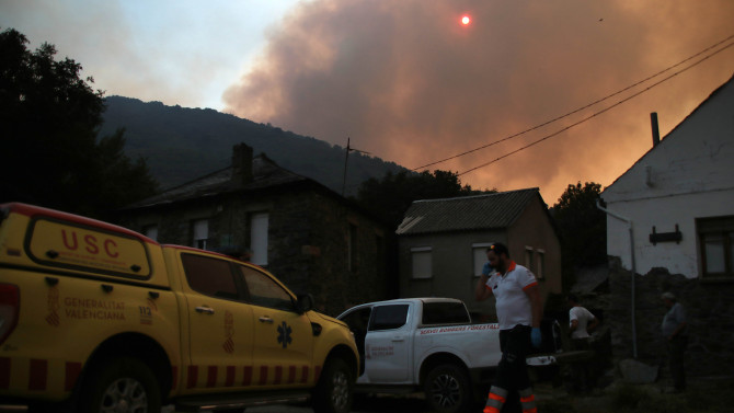 ICAL / Voluntario de la Generalitat Valenciana en el incendio de Fasgar