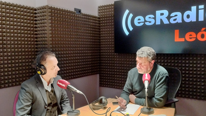 Juan Mayoral, director artÃstico del l Festival Internacional León Vive la Magia, durante la entrevista en el programa Manos Arriba