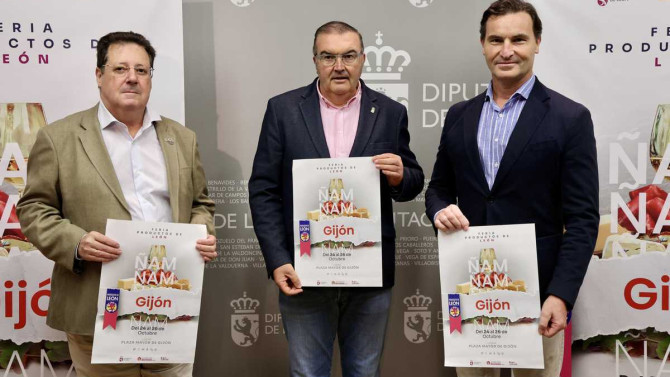 El vicepresidente de la Diputación de León, Roberto Aller, presenta la Feria de los Productos de León en Gijón en las fiestas patronales de la Casa de León en Asturias, acompañado por su presidente, José María Chimeno, y el concejal de Relaciones Institucionales del Ayuntamiento de Gijón, Jorge González