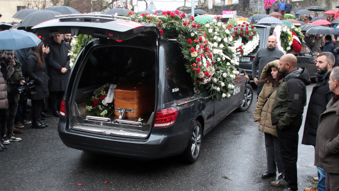 ICAL. La localidad leonesa de Caboalles de Abajo acoge el funeral de Anilso Soares, el minero de Laciana fallecido en Asturias.