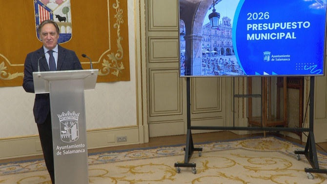 El Alcalde de Salamanca, Carlos García Carbayo durante la presentación de los presupuestos