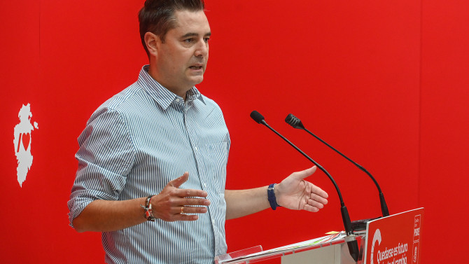 El secretario de Organización del PSOE de Castilla y León, Daniel de la Rosa, presenta la Conferencia Sectorial de Gestión Forestal. Ricardo Ordóñez