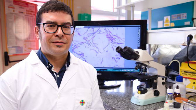 En la imagen, el virólogo Estanislao Nistal