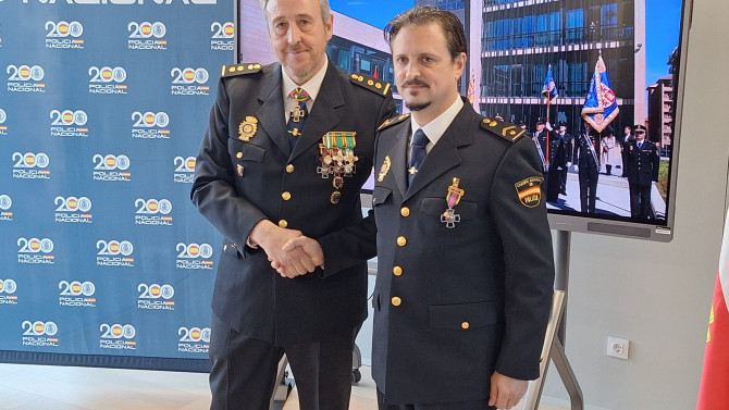 A la izquierda de la imagen, el nuevo comisario jefe provincial, Luis Jiménez de Mingo. 