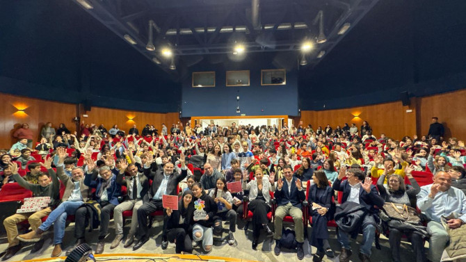 Premiados y asistentes recibieron con entusiasmo los galardones en un abarrotado salón de actos del Campus Duques de Soria.