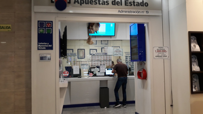 Interior de la administración de loterías dentro del Centro Comercial CORTE INGLES-FRAY LUIS DE LEON.
