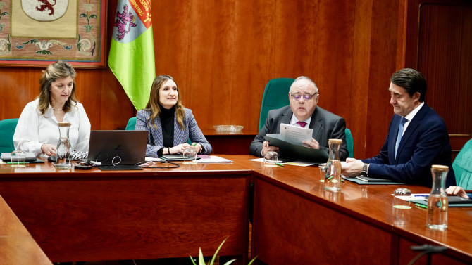 Los consejeros de Educación, Rocío Lucas, de Sanidad, Alejandro Vázquez, y de Vivienda, Medio Ambiente y Ordenación del Territorio, Juan Carlos Suárez Quiñones, se reúnen con la rectora de la Universidad de León, Nuria González, para abordar la implantación del grado de Medicina