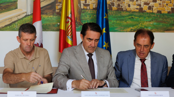 ICAL. El consejero de Medio Ambiente, Vivienda y Ordenación del Territorio, Juan Carlos Suárez-Quiñones, firma el protocolo de RehabitaRE de la provincia de Soria
