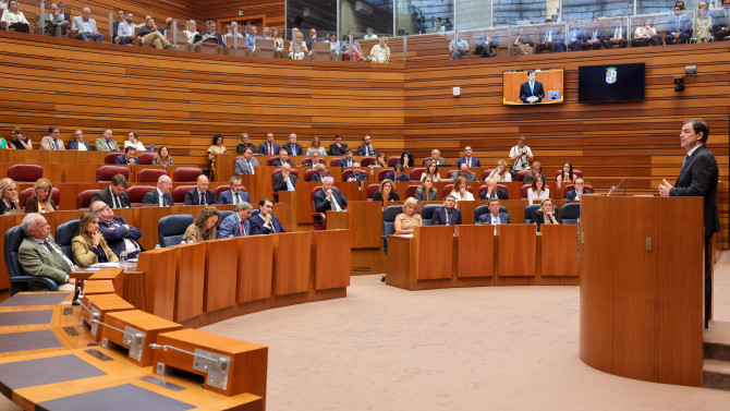 El presidente de la Junta alerta de una situación sin precedentes, pide una Conferencia de Presidentes urgente y defiende la actuación del operativo regional frente a las duras críticas de la oposición.