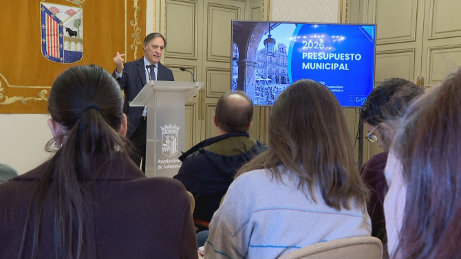 El Alcalde de Salamanca, Carlos García Carbayo durante la presentación de los presupuestos