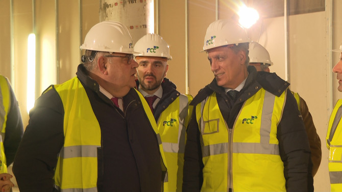 El Consejero de Sanidad, Alejandro Vázquez, junto al Alcalde, Carlos García Carbayo.