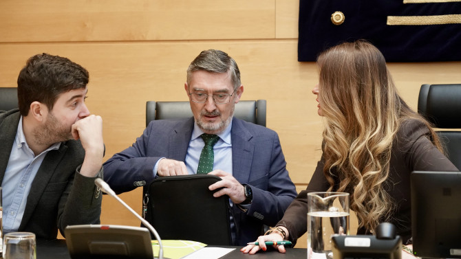 El director general de Patrimonio Natural y Política Forestal, José Ángel Arranz Sanz, comparece ante la Comisión de Medio Ambiente, Vivienda y Ordenación del Territorio en sesión extraordinaria para informar sobre la gestión de la campaña de incendios de 2025. Eduardo Margareto / ICAL . 