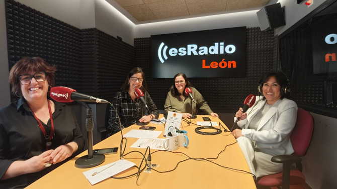 Sandra Valdueza, Anna Huguet y la doctora Haydee Camacho durante la entrevista en el programa Manos Arriba 