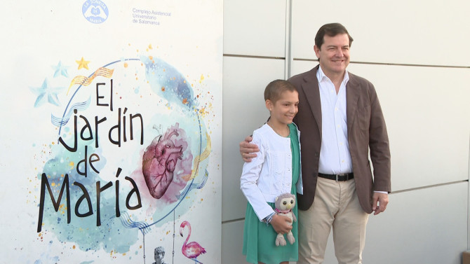 María Caamaño con el Presidente de la Junta de Castilla y León, Alfonso Fernández Mañueco durante la inauguración del Jardín de María