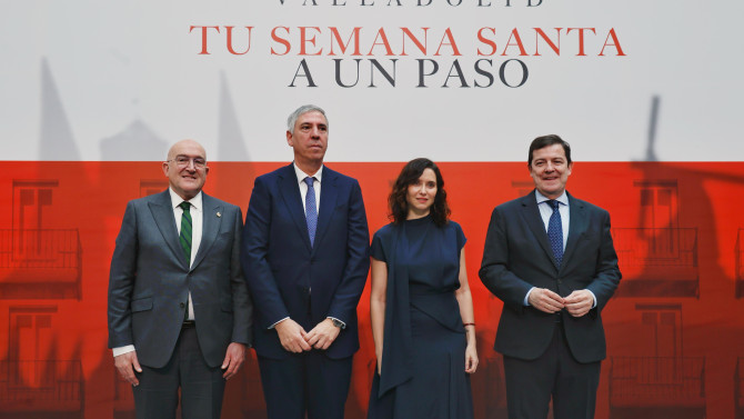 Ayto. Valladolid. De derecha a izquierda: el alcalde, Jesús Julio Carnero; el CEO de Indra, José Vicente de los Mozos; la presidenta de la Comunidad de Madrid, Isabel Díaz Ayuso, y su homólogo castellano y leonés, Alfonso Fernández Mañueco.