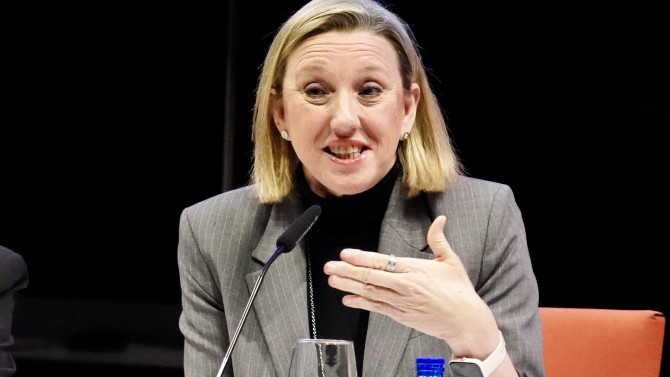 La vicepresidenta de la Junta y consejera de Familia e Igualdad de Oportunidades, Isabel Blanco, preside la reunión del Consejo Regional de la Mujer- Campillo