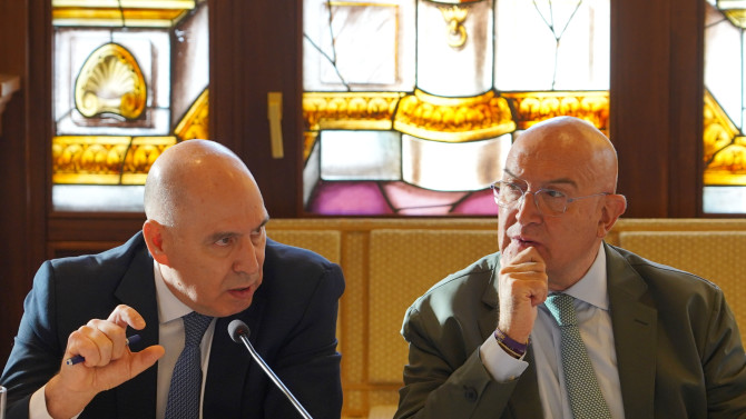 ICAL. El alcalde de Valladolid, Jesús Julio Carnero, preside la mesa de la agroalimentación.