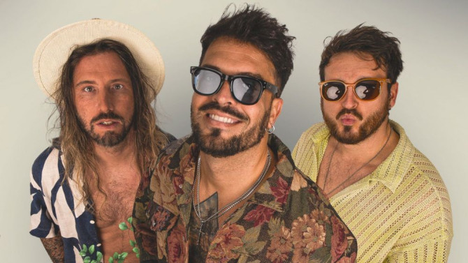 vicente-cervera-javier-fernandez-y-ramon-garcia-son-los-tres-integrantes-de-la-banda-valenciana-bombai_4_1000x563