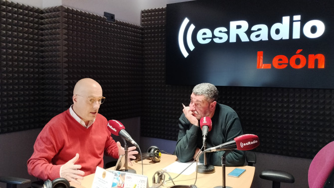 Juan Mateo Fernández, director de la Residencia Geriátrica Arroyo de Valdearcos en Fresno de la Vega,, durante la entrevista en el programa Manos Arriba