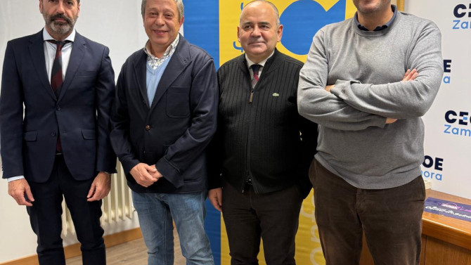 Adolfo Sainz, presidente de CONFERCO (segundo por la izquierda), junto a  Andrés Sánchez, Antonio Flórez y Miguel Soria, representantes de la Junta Directiva. 