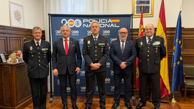 La Subdelegación del Gobierno en Soria ha acogido hoy el acto institucional de toma de posesión del nuevo comisario jefe provincial de la Comisaría de la Policía Nacional en Soria. 