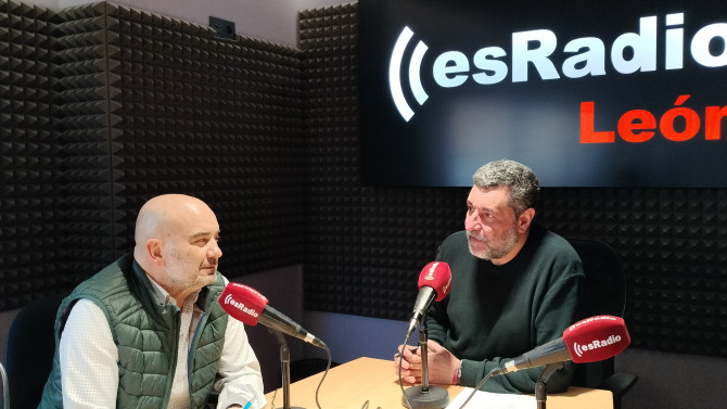 El farmacéutico Javier Herradón durante la entrevista en el programa Manos Arriba de EsRadio León 