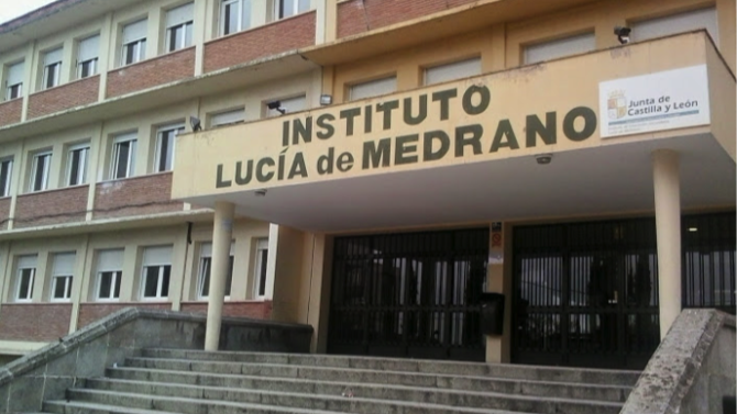 Fachada del IES Lucía de Medrano