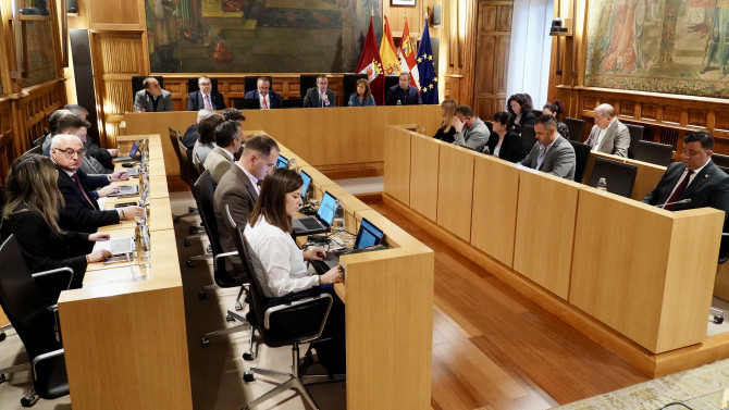 La corporación de la Diputación de León celebra el pleno ordinario correspondiente al mes de noviembre. / ICAL-Campillo