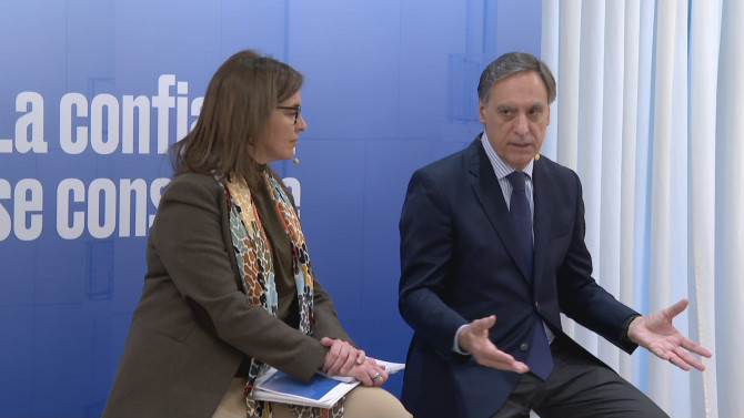 Carmen Fúnez, Vicesecretaria de Organización y Carlos García Carbayo, Presidente provincial del PP en Salamanca durante el acto.