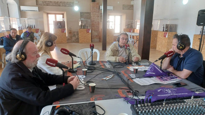 Fotografía durante el programa Es la mañana de CyL. Por orden, de izquierda a derecha, Luis Mateo Díez, Raquel Alonso Hernandez,  Luis Alonso Laguna y Fernando Puga