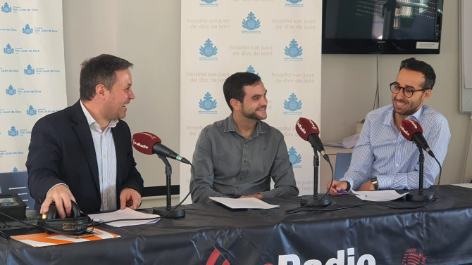 Los cardiólogos Samuel del Castillo y Miguel Rodríguez Santamarta, durante el programa