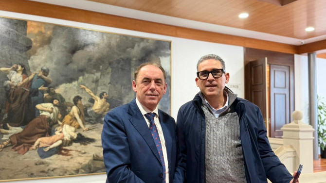 El presidente de la Diputación, Benito Serrano, junto a Javier Oropeza Álvarez, alcalde del municipio Torres, Capital Carora. 