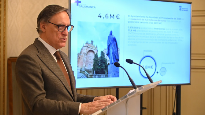 El Alcalde, Carlos García Carbayo, durante la presentación de los proyectos