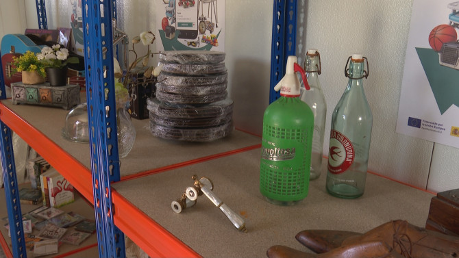 Algunos de los objetos depositados en el Punto R